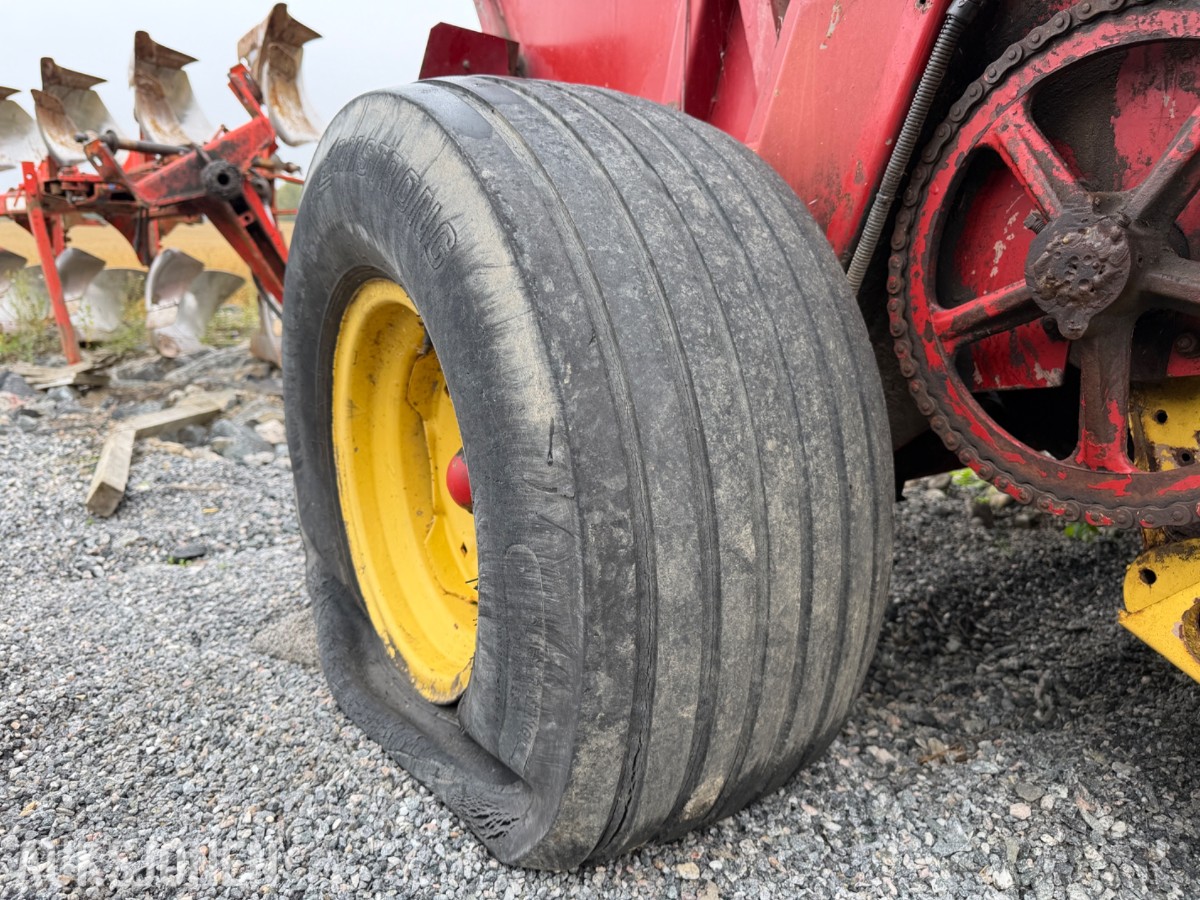 2 Stk New Holland 835 Rundballpresse REP OBJEKT