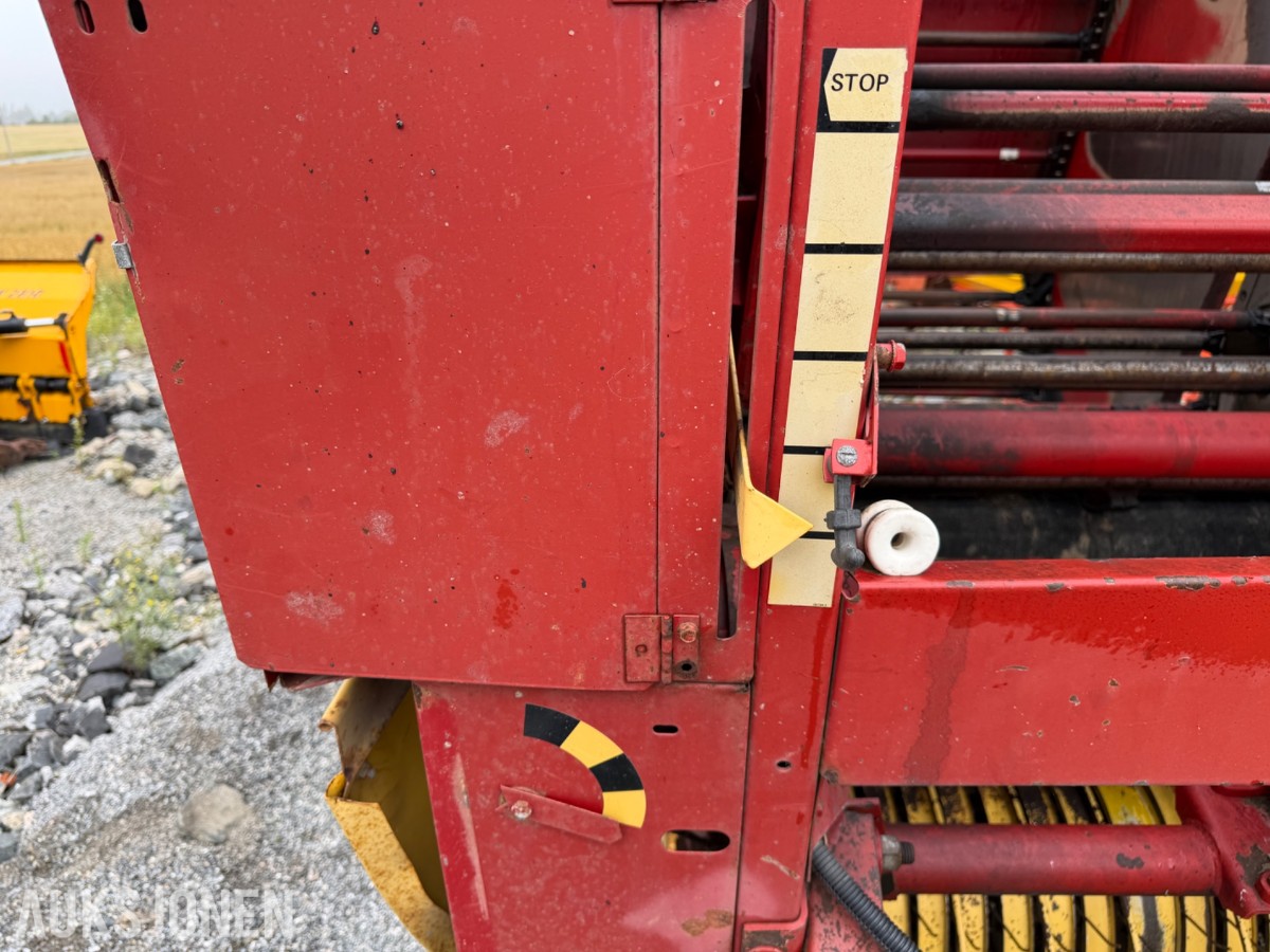2 Stk New Holland 835 Rundballpresse REP OBJEKT