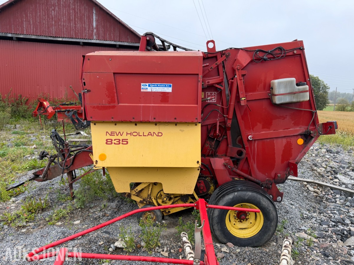 2 Stk New Holland 835 Rundballpresse REP OBJEKT