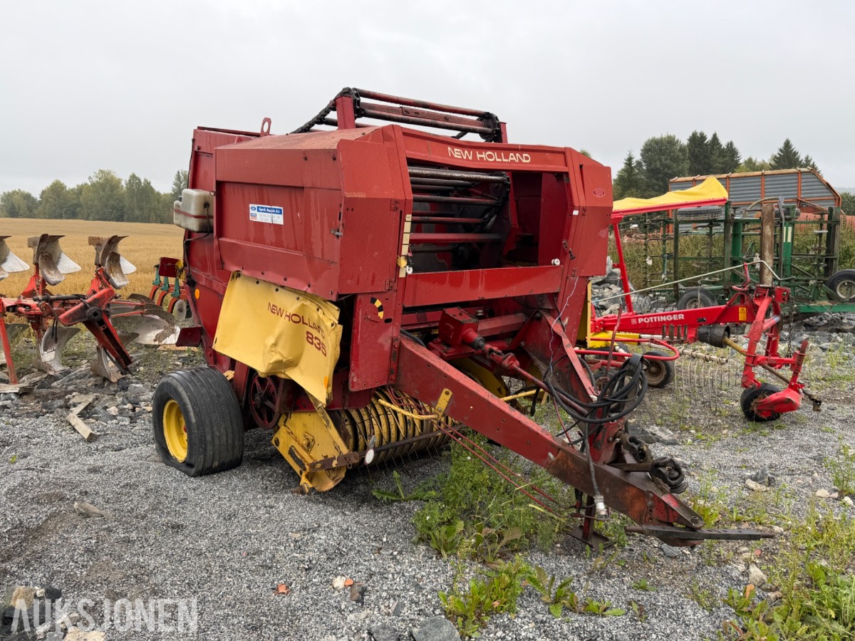 2 Stk New Holland 835 Rundballpresse REP OBJEKT