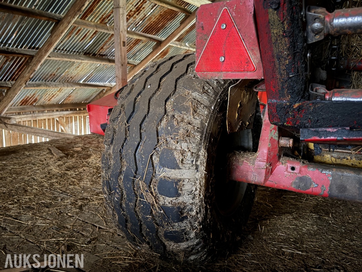 2 Stk New Holland 835 Rundballpresse REP OBJEKT