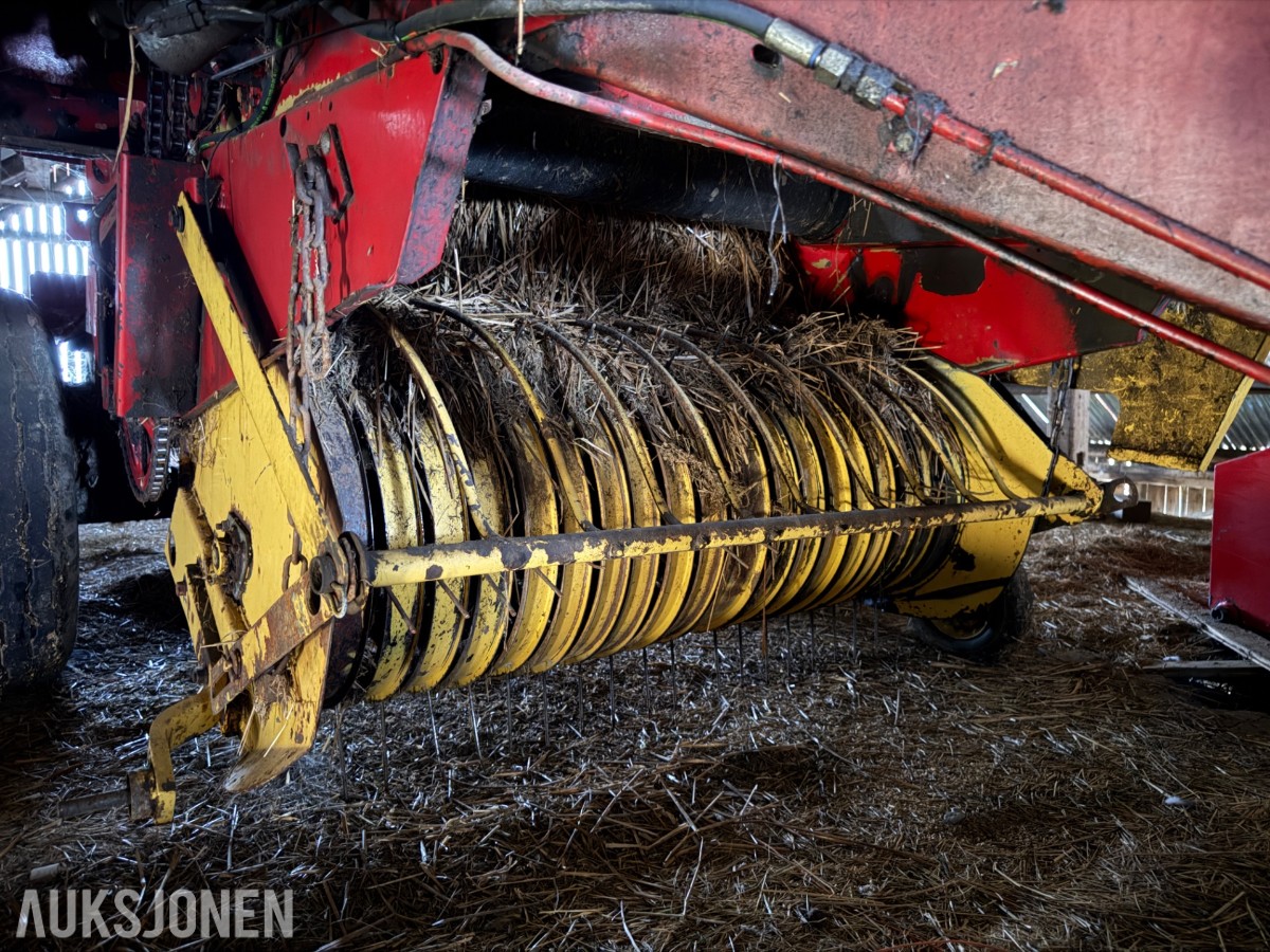 2 Stk New Holland 835 Rundballpresse REP OBJEKT