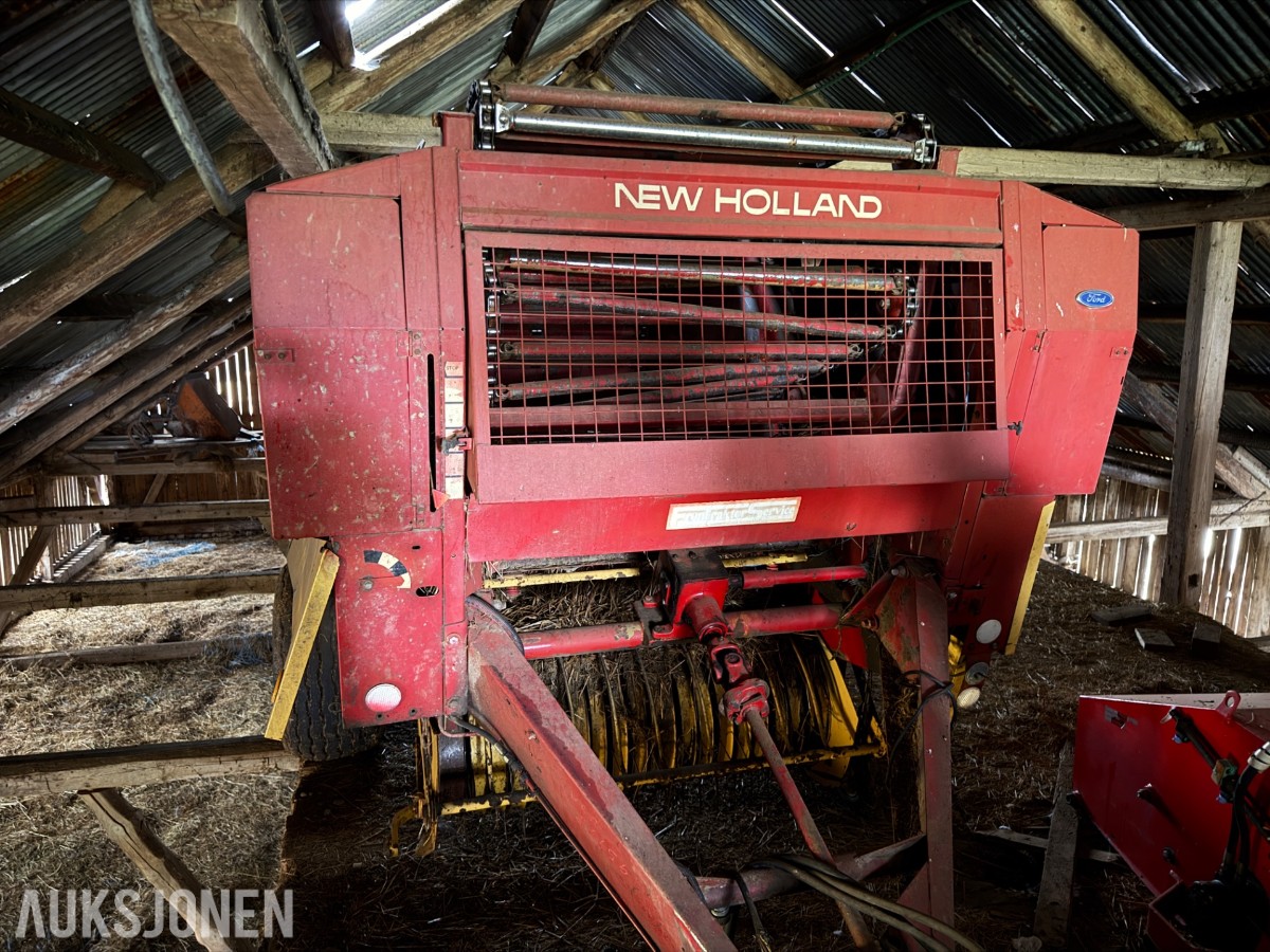 2 Stk New Holland 835 Rundballpresse REP OBJEKT