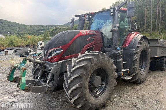 2024 Valtra Q285 - 4x4 - 1120 timar - 225 kW (306 hk) - ekstra hjulsett med seipa piggdekk på felg