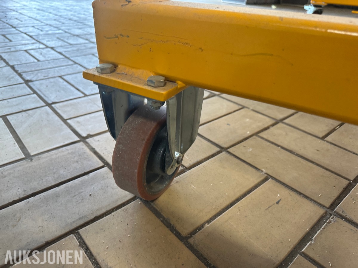 Materialvogn i stål | Truckfeste | Kraftige hjul med brems