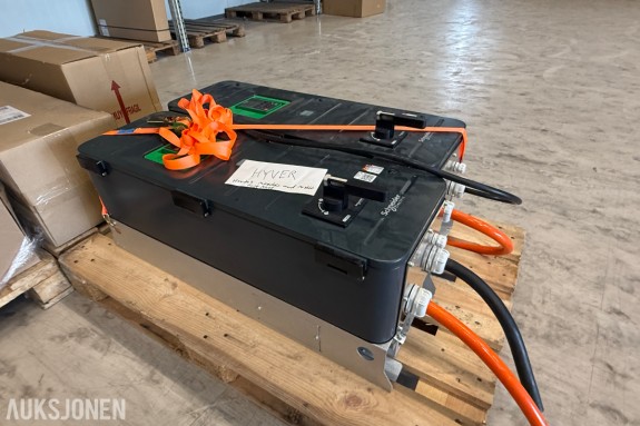 2 stk Schneider Electric Altivar 650 ATV650D30N4E frekvensomformar 30 kW - IP55 - 380-480 V trefase
