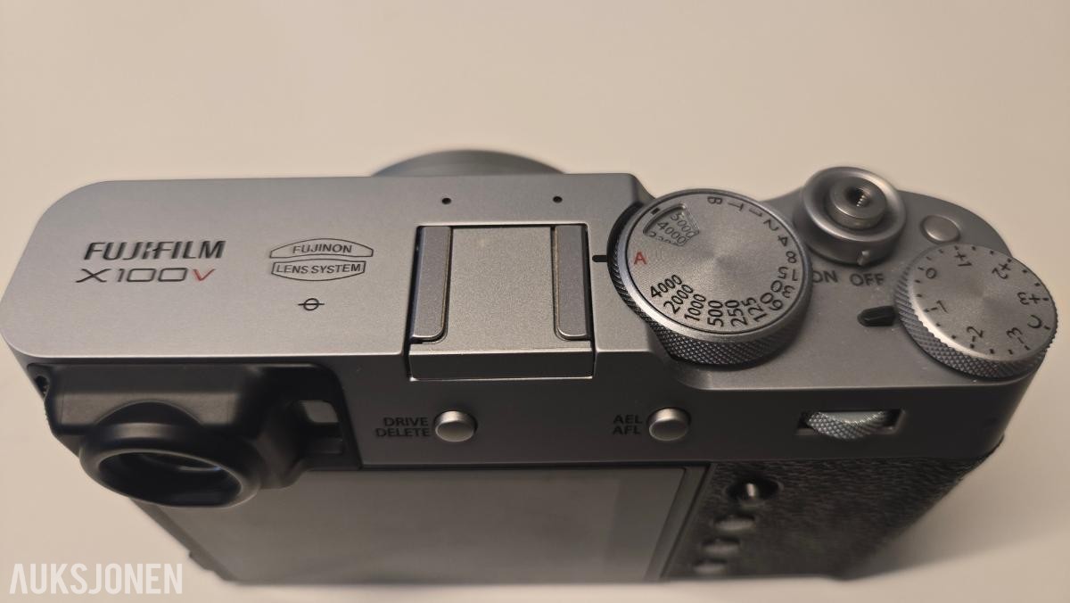 2021 fujifilm X100v