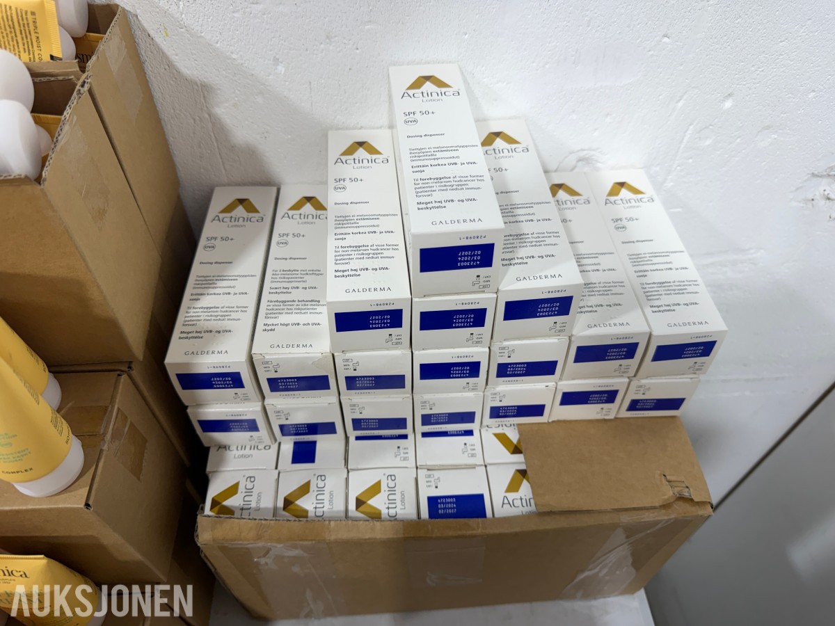 Stort parti med solkrem og solbeskyttelse