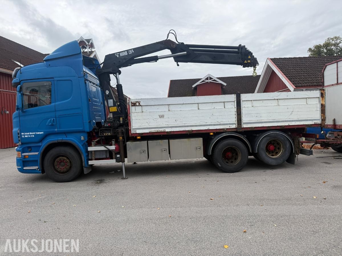 Scania R620 V8 kranbil med HIAB 195-5 kran og 3-akslet henger