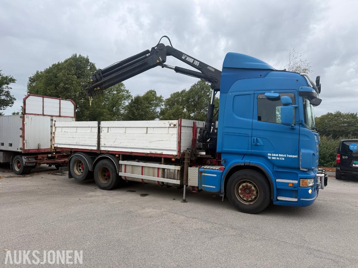 Scania R620 V8 kranbil med HIAB 195-5 kran og 3-akslet henger