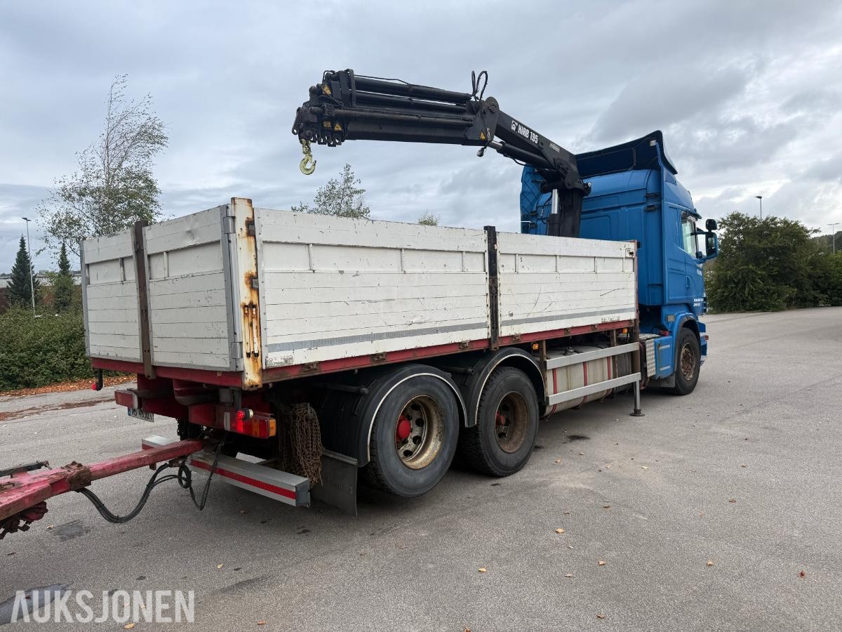 Scania R620 V8 kranbil med HIAB 195-5 kran og 3-akslet henger