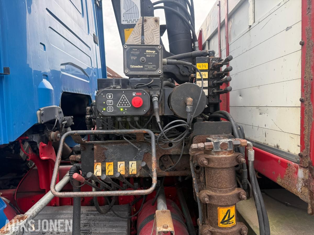 Scania R620 V8 kranbil med HIAB 195-5 kran og 3-akslet henger