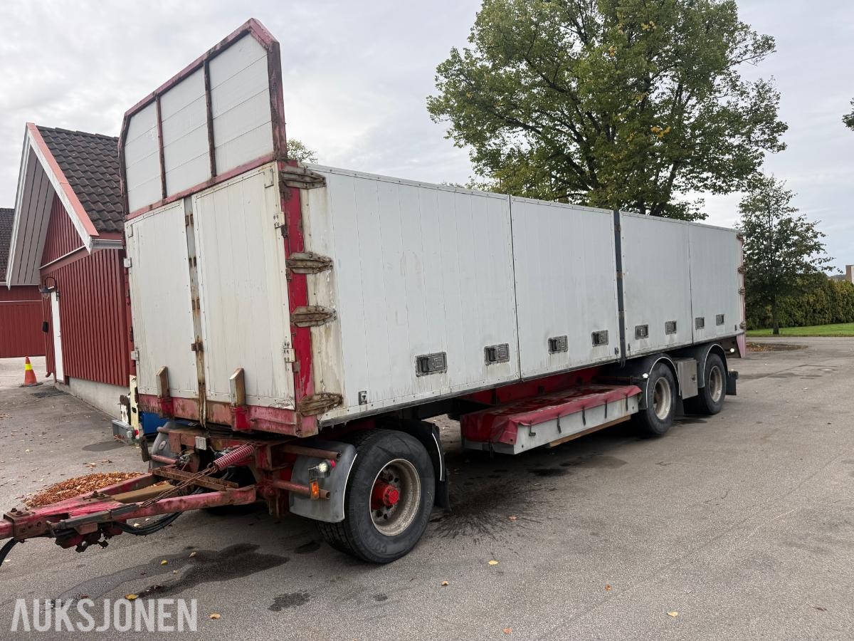Scania R620 V8 kranbil med HIAB 195-5 kran og 3-akslet henger