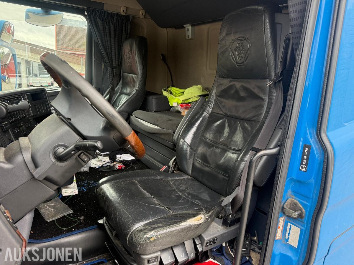 Scania R620 V8 kranbil med HIAB 195-5 kran og 3-akslet henger