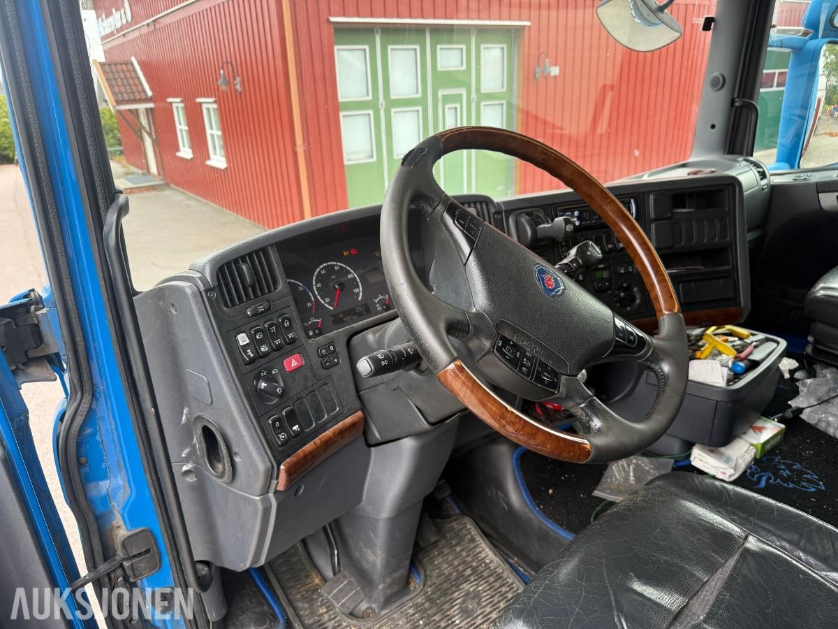 Scania R620 V8 kranbil med HIAB 195-5 kran og 3-akslet henger