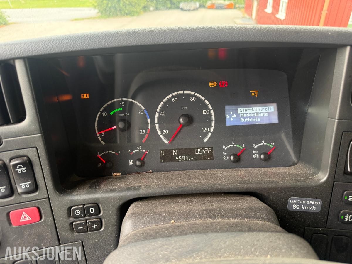 Scania R620 V8 kranbil med HIAB 195-5 kran og 3-akslet henger