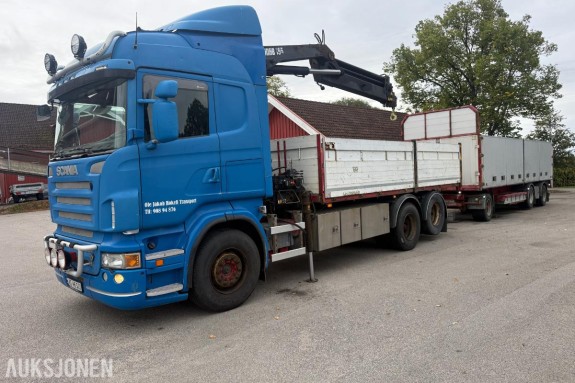 Scania R620 V8 kranbil med HIAB 195-5 kran og 3-akslet henger