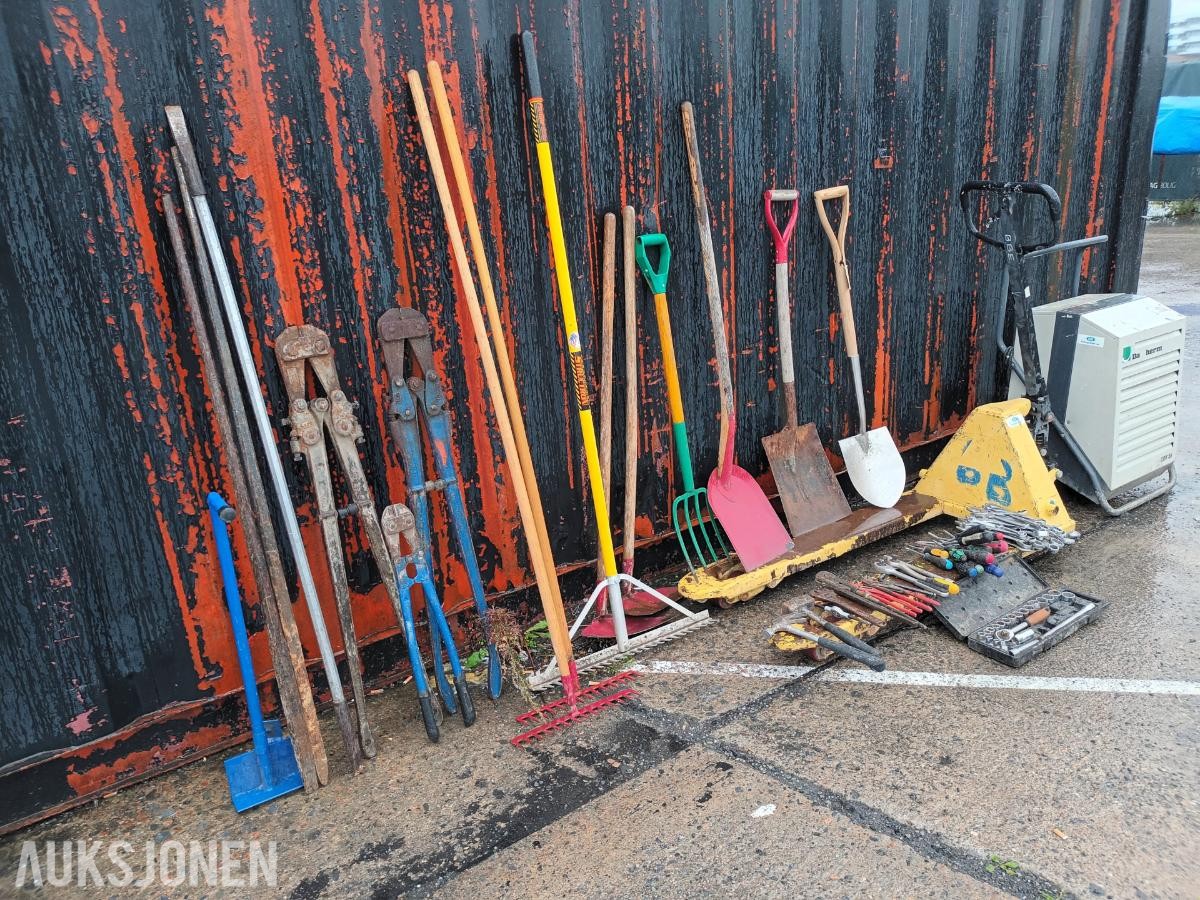 palleløfter, nivelleringskikkert, avfukter samt di verktøy