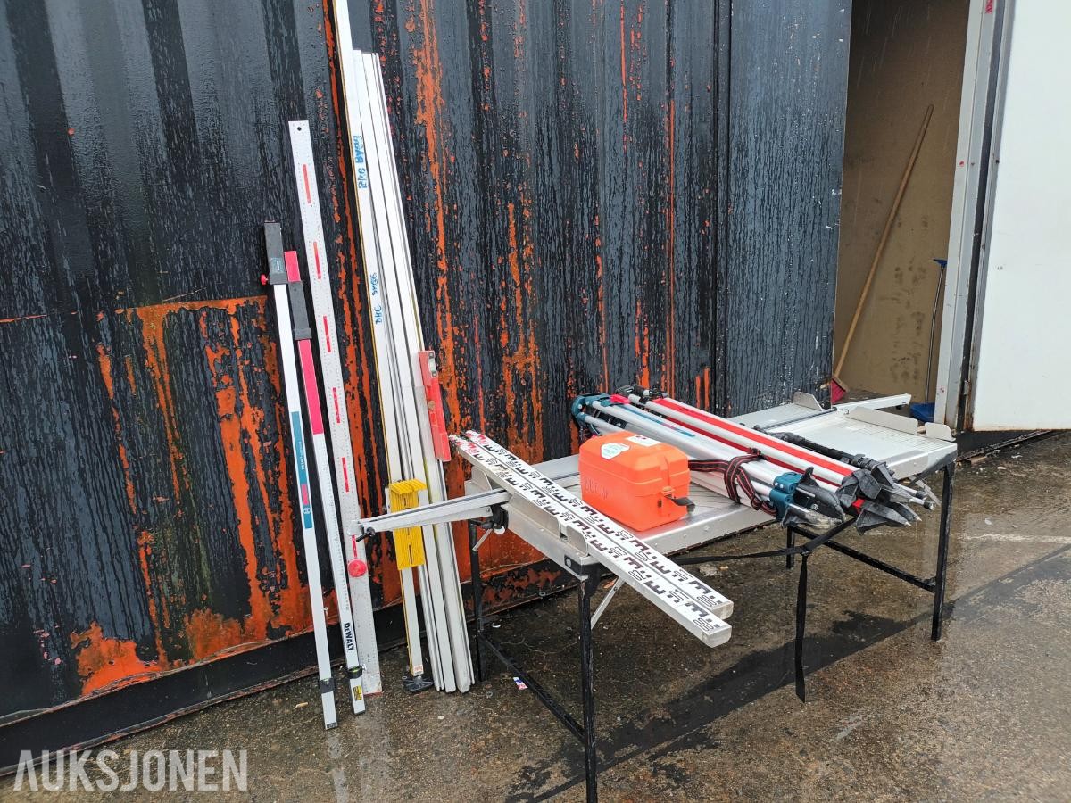 Nivelleringskikkert med stativer og målestenger + lodstokk