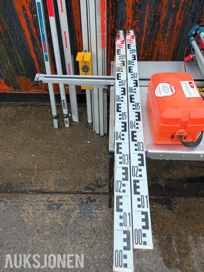 Nivelleringskikkert med stativer og målestenger + lodstokk