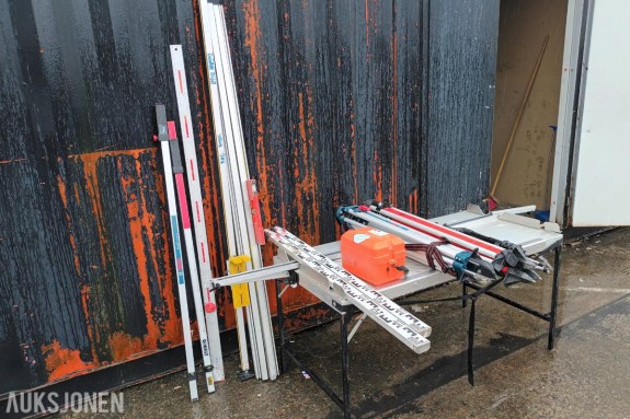 Nivelleringskikkert med stativer og målestenger + lodstokk