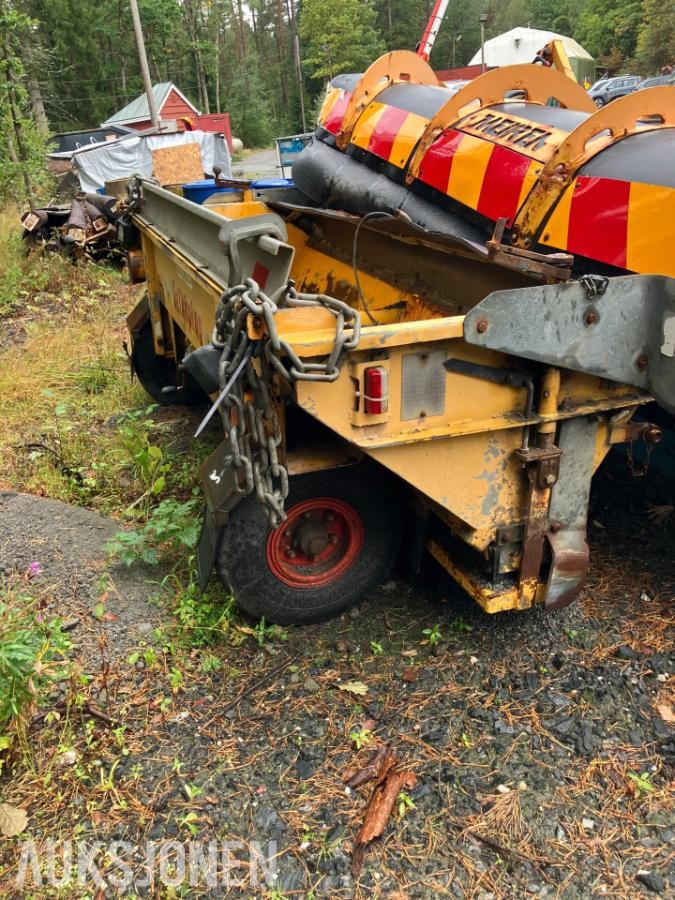 2009 Falköping LB 1000 Etterhengenede strøapparat
