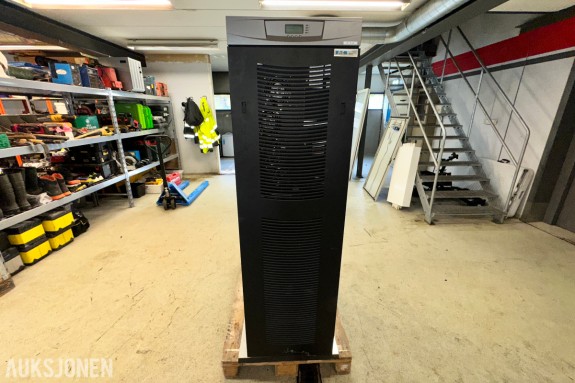 Eaton 9355 30 kVA UPS med batteribank og service bypass - service ok