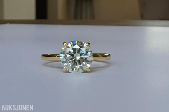 2.05CT ENSTENS DIAMANTRING I 18K GULL. HELT NATURLIG DIAMANT! TAKSTBREV OG SERTIFIKAT!