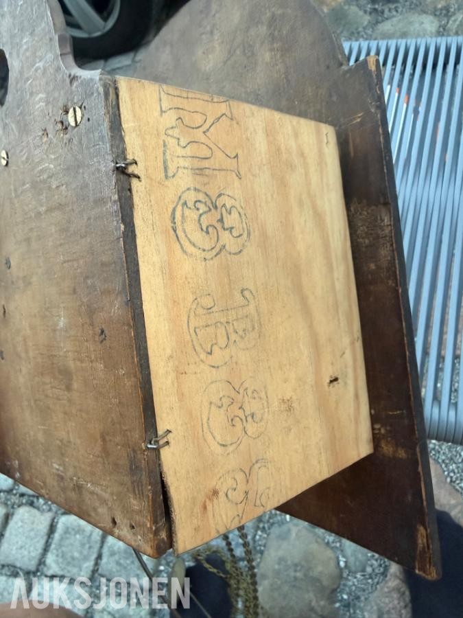 Antikt norsk gulvur / bygdeur – antatt første halvdel av 1800-tallet