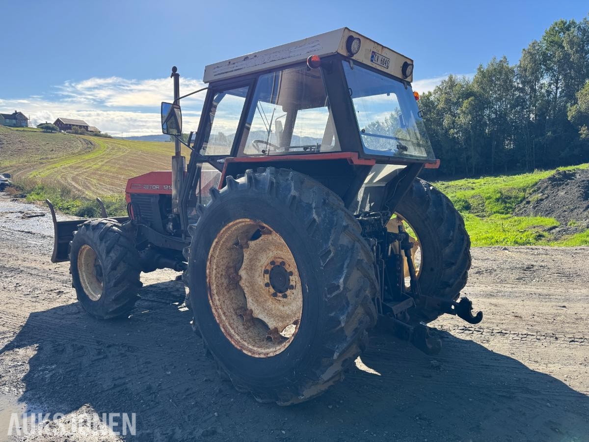 1988 Zetor 12145 traktor med skuffe 