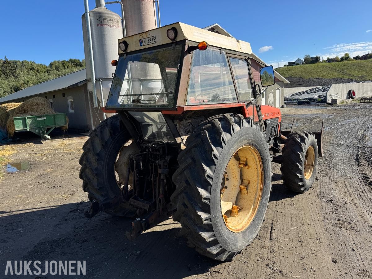 1988 Zetor 12145 traktor med skuffe 