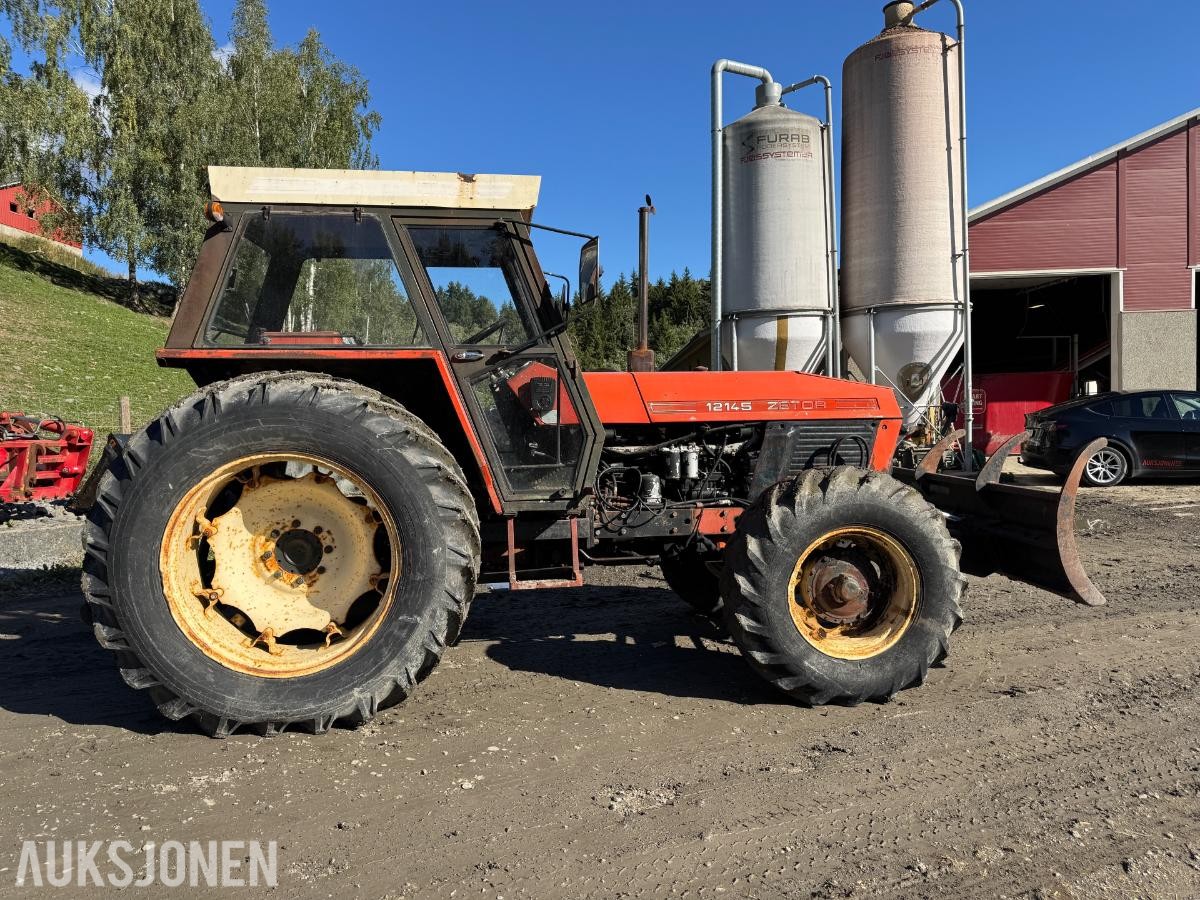 1988 Zetor 12145 traktor med skuffe 