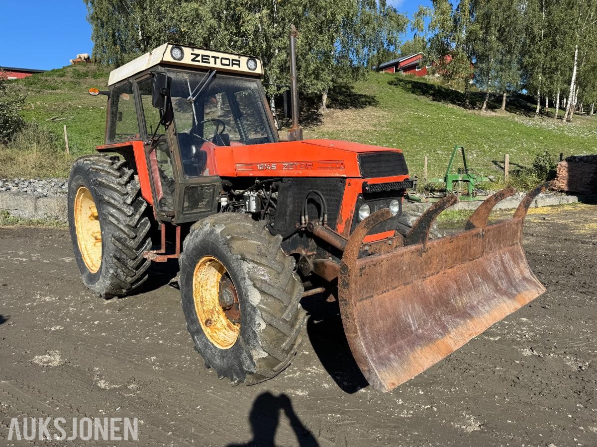 1988 Zetor 12145 traktor med skuffe 