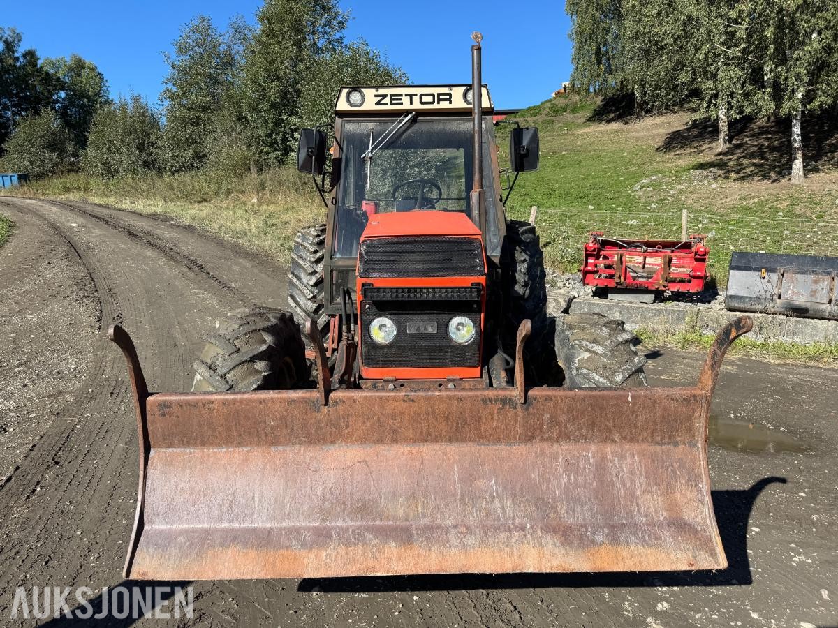 1988 Zetor 12145 traktor med skuffe 