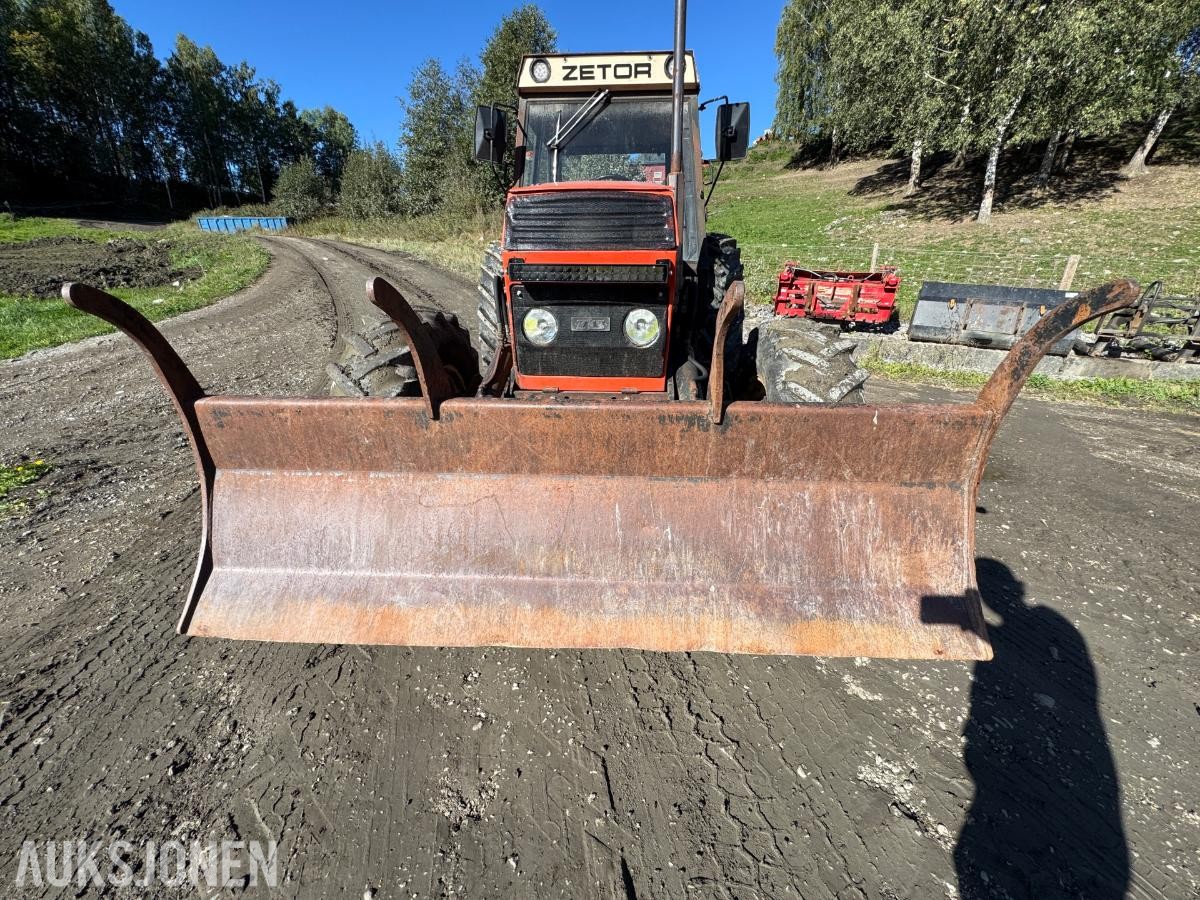 1988 Zetor 12145 traktor med skuffe 