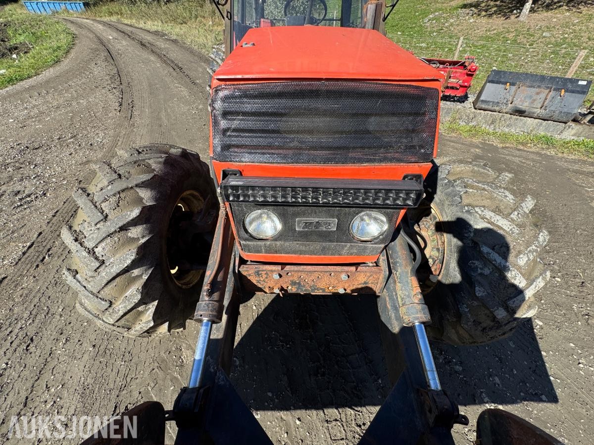 1988 Zetor 12145 traktor med skuffe 