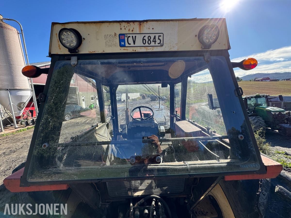 1988 Zetor 12145 traktor med skuffe 