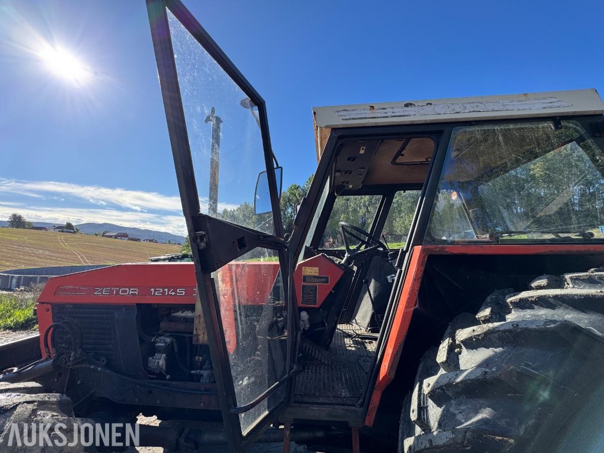 1988 Zetor 12145 traktor med skuffe 