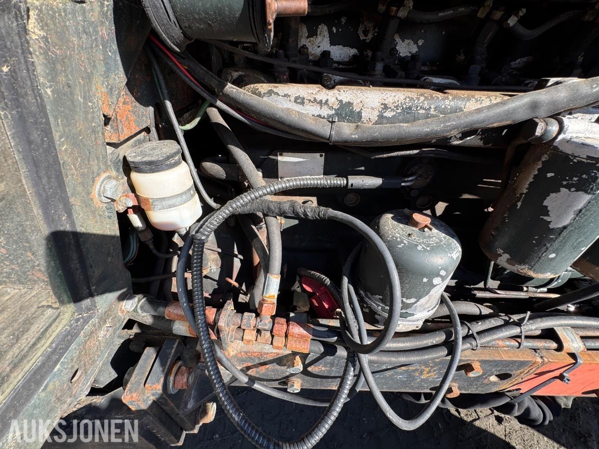 1988 Zetor 12145 traktor med skuffe 