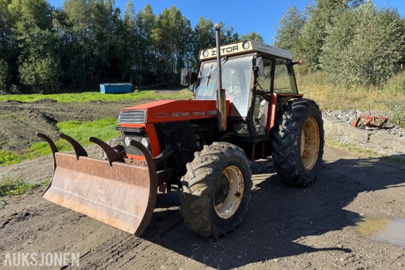 1988 Zetor 12145 traktor med skuffe 