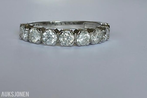0.98CT ALLIANSE DIAMANTRING I 14K GULL. HELT NATURLIGE DIAMANTER! TAKSTBREV OG SERTIFIKAT!