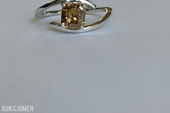 1.02CT ENSTENS DIAMANTANRING I 14K GULL. HELT NATURLIG DIAMANT! TAKSTBREV OG SERTIFIKAT!