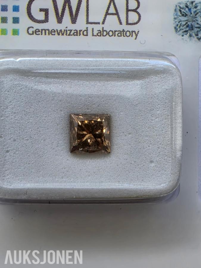 1.00CT LØS PRINCESS DIAMANT. SERTIFIKAT!