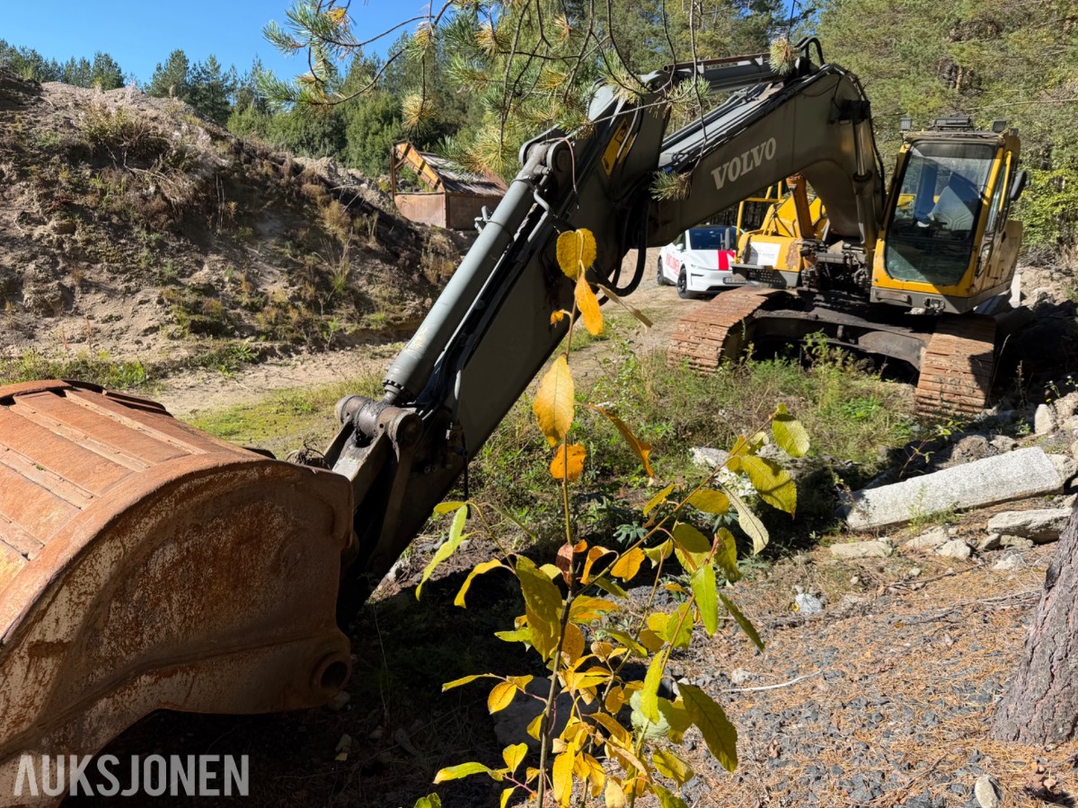 2001 Volvo EC 240LC, Ikke sertifisert, 13348 timer, graveskuffe