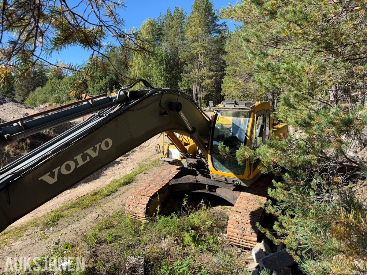 2001 Volvo EC 240LC, Ikke sertifisert, 13348 timer, graveskuffe