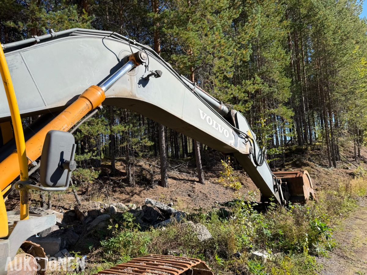 2001 Volvo EC 240LC, Ikke sertifisert, 13348 timer, graveskuffe
