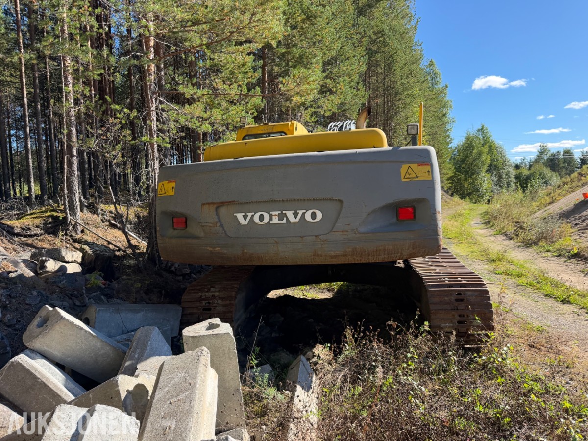 2001 Volvo EC 240LC, Ikke sertifisert, 13348 timer, graveskuffe