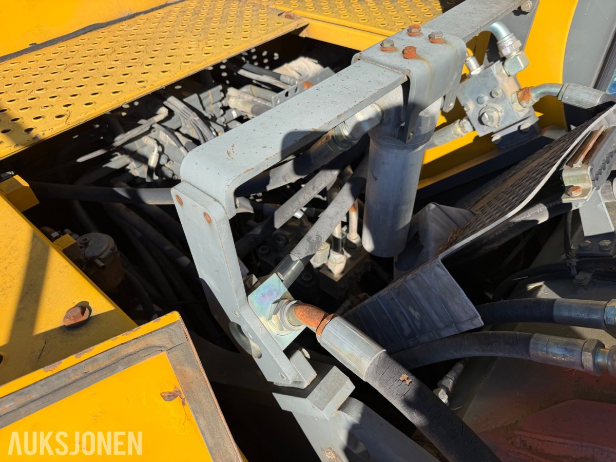 2001 Volvo EC 240LC, Ikke sertifisert, 13348 timer, graveskuffe
