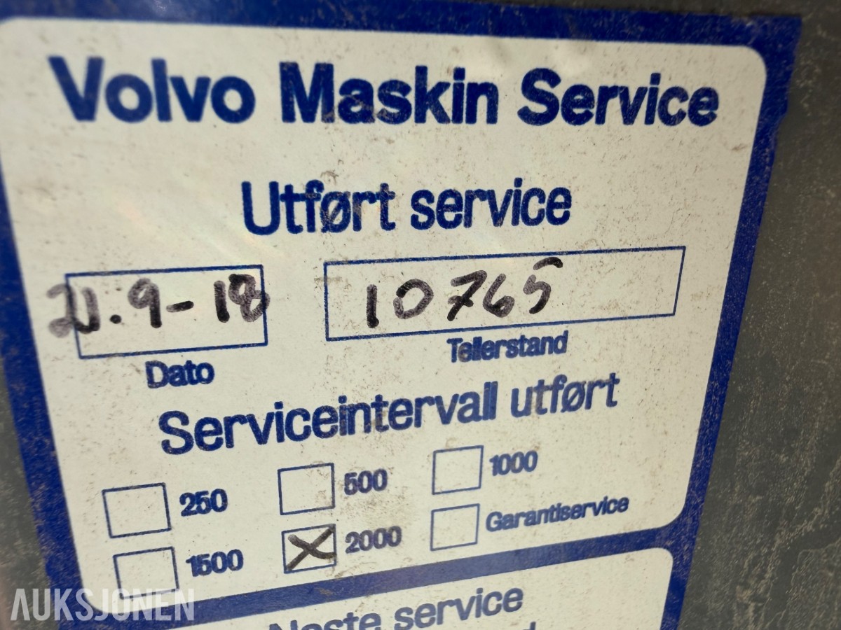 2001 Volvo EC 240LC, Ikke sertifisert, 13348 timer, graveskuffe