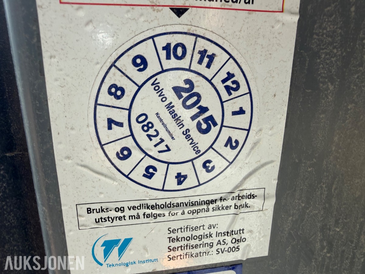 2001 Volvo EC 240LC, Ikke sertifisert, 13348 timer, graveskuffe